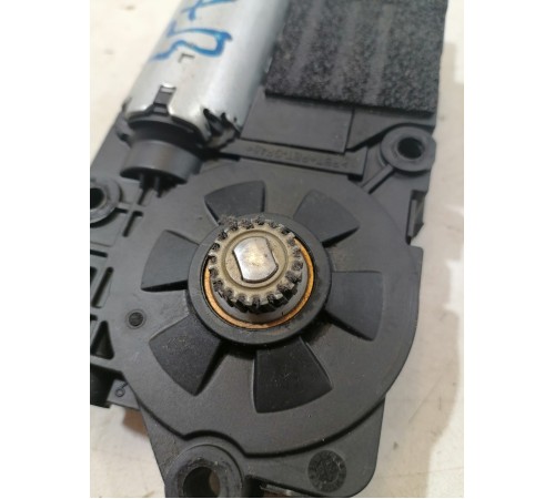 Моторчик люка крыши задний