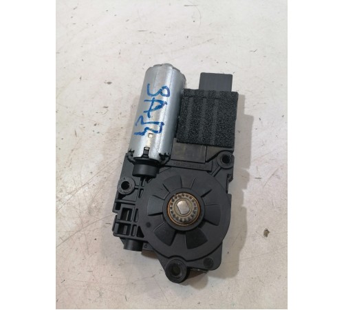 Моторчик люка крыши задний