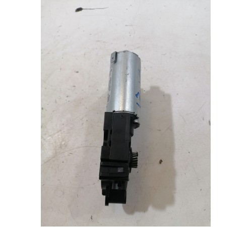 Моторчик люка крыши задний