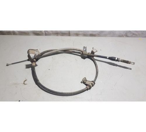 Трос стояночного тормоза правый