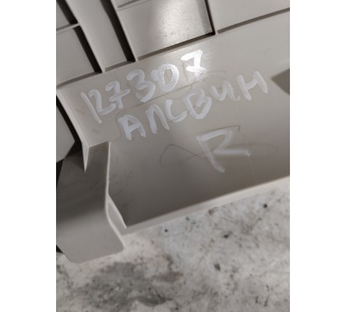 Обшивка стойки лобового стекла правая