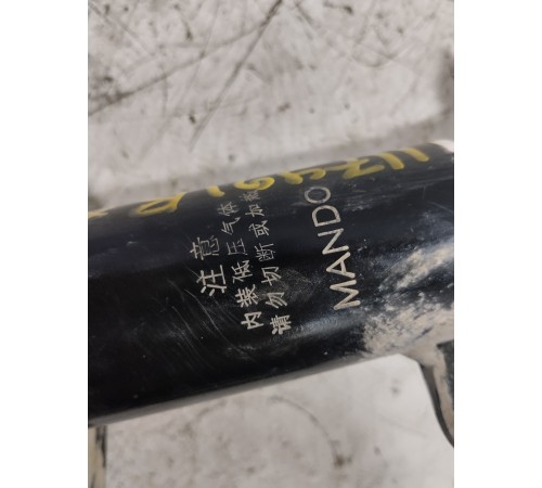 Амортизатор подвески передний правый в сборе