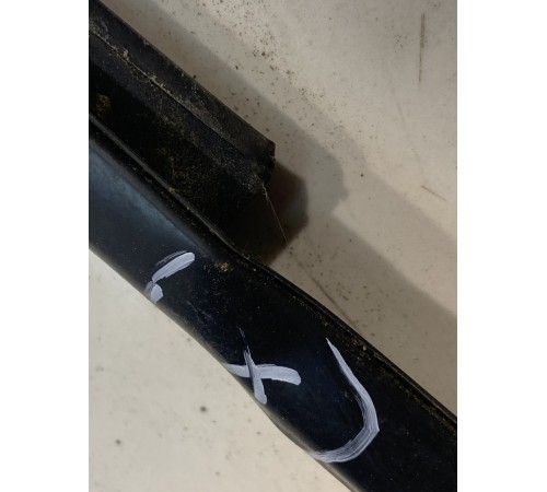 Уплотнитель стекла двери (задний, левый, внешний)