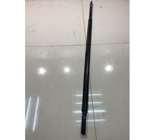 Уплотнитель стекла двери (задний, левый, внешний)