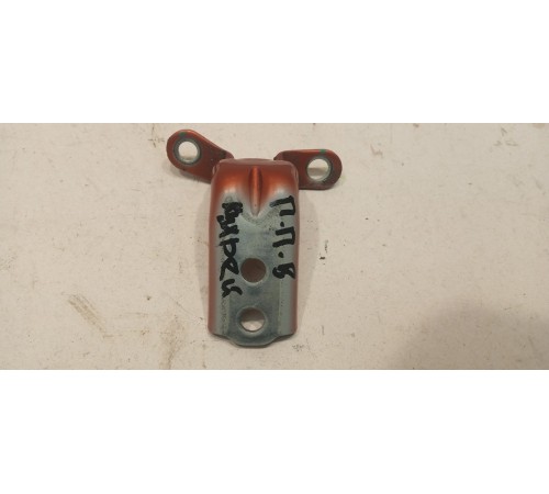 Петля двери Передней правой верхняя