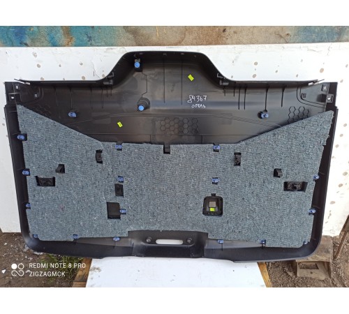 Обшивка (накладка) задней двери (крышки) багажника