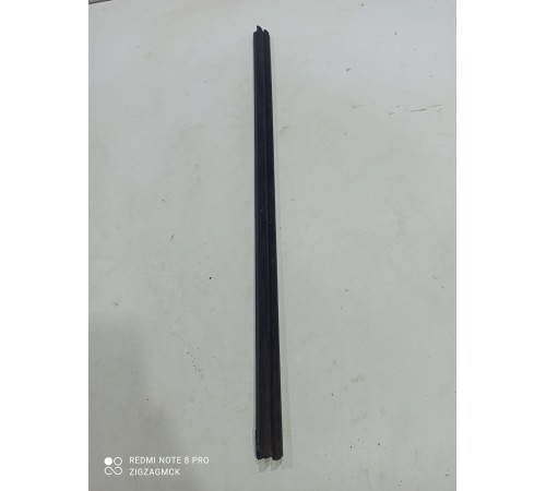 Уплотнитель стекла задний левый