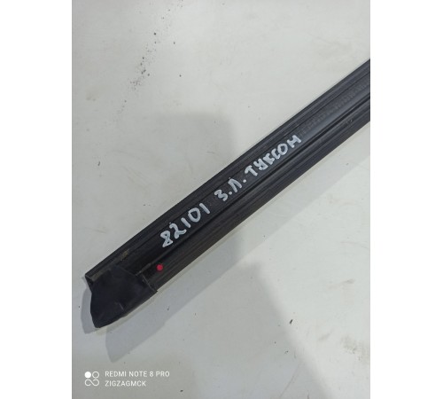 Уплотнитель стекла задний левый