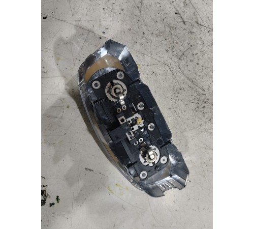 Плафон внутреннего освещения кабины правый