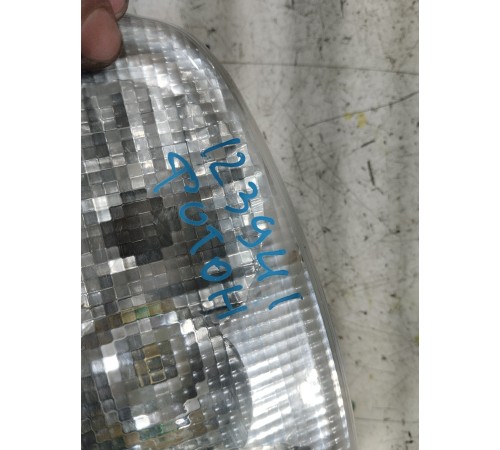 Плафон внутреннего освещения кабины правый