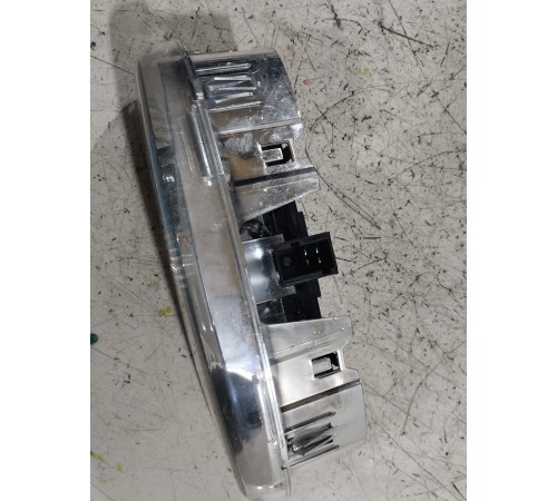 Плафон внутреннего освещения кабины правый