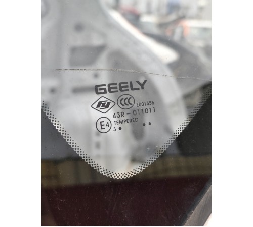 Глухое стекло заднее левое