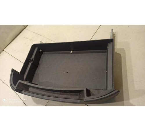 Ящик центрального бардачка нижний