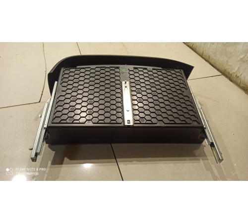 Ящик центрального бардачка нижний