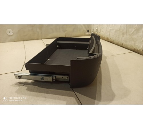 Ящик центрального бардачка нижний