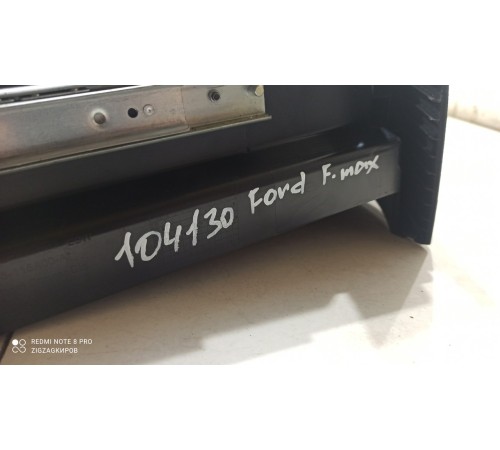 Ящик центрального бардачка нижний