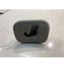 Кронштейн шторки багажника (задний,левый)