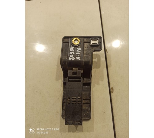 Кронштейн патрубков отопителя