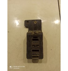 Кронштейн патрубков отопителя