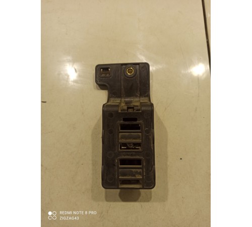 Кронштейн патрубков отопителя