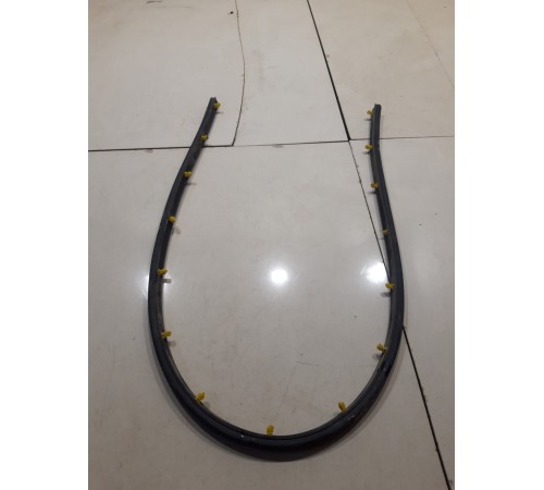 Уплотнитель капота