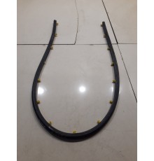 Уплотнитель капота