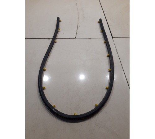 Уплотнитель капота