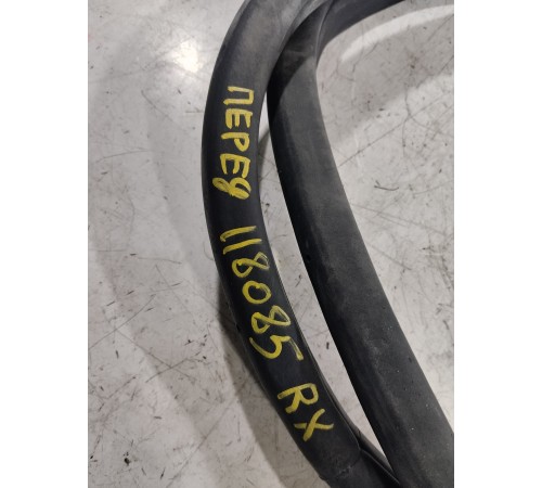 Уплотнитель двери передний правый