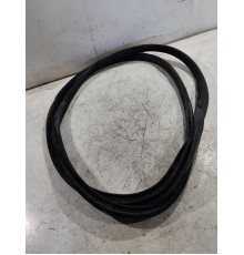 Уплотнитель двери передний правый