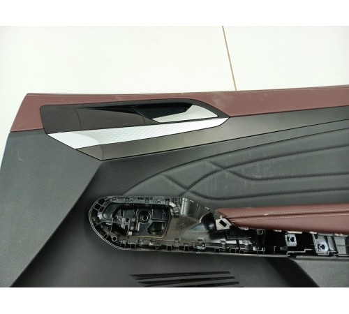 Обшивка двери передняя правая