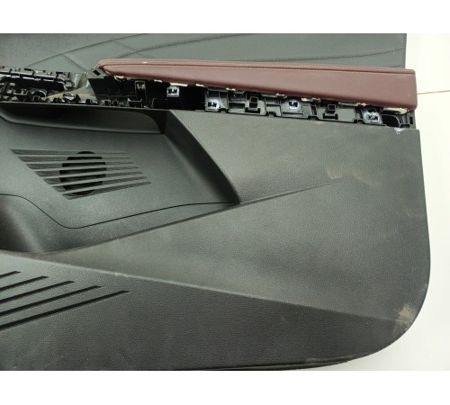 Обшивка двери передняя правая