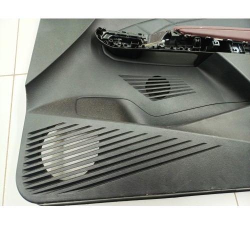 Обшивка двери передняя правая