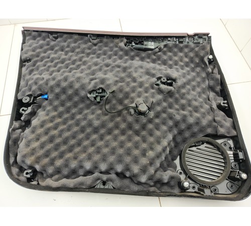 Обшивка двери передняя правая