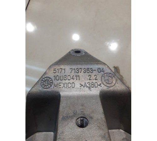 Кронштейн передней панели