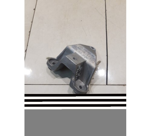 Кронштейн передней панели