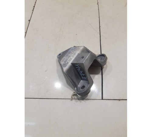 Кронштейн передней панели