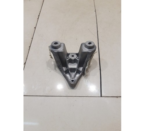 Кронштейн передней панели