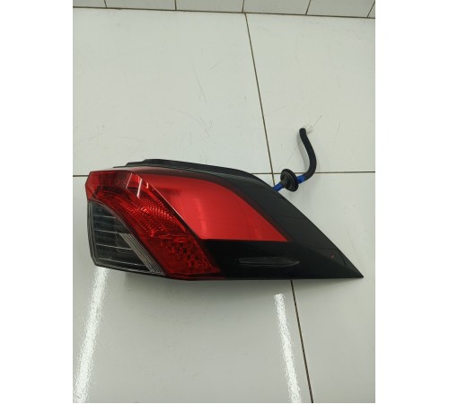 Фонарь задний правый наружный