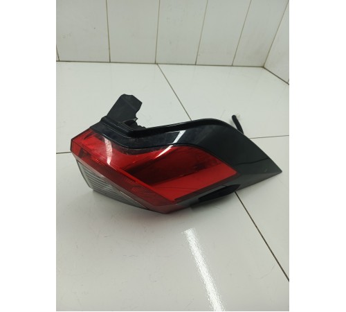 Фонарь задний правый наружный