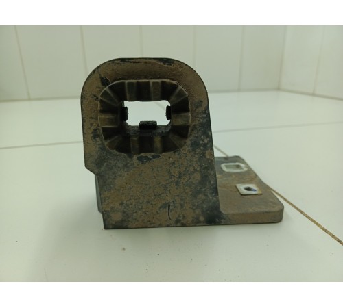 Кронштейн радиатора правый