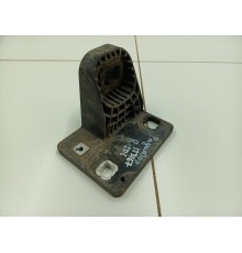 Кронштейн радиатора правый