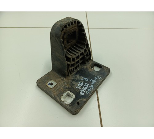 Кронштейн радиатора правый