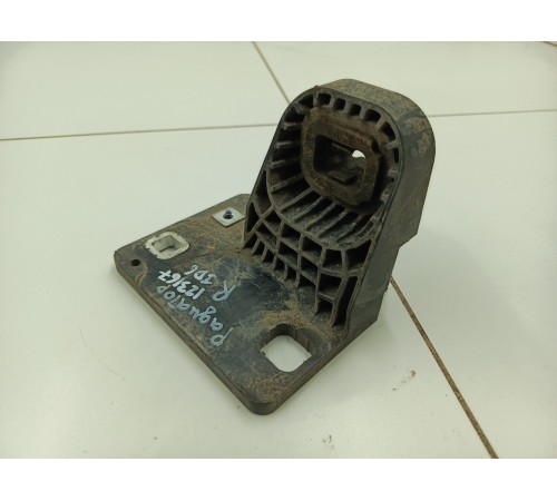 Кронштейн радиатора правый