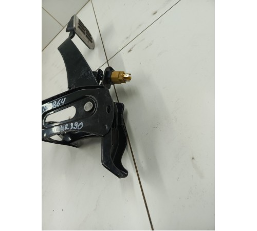 Педаль тормоза