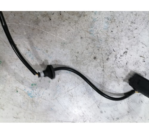 Кнопка открывания двери крышки багажника