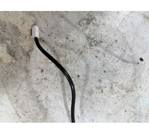 Кнопка открывания двери крышки багажника