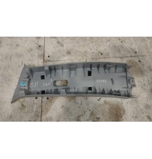 Правая обшивка средней стойки салона