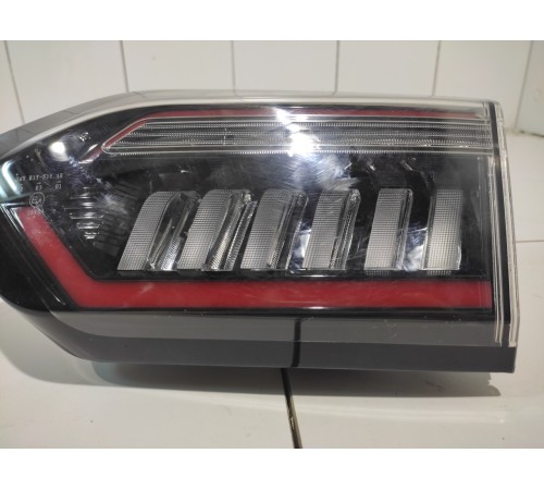Фонарь крышки багажника правый внутренний