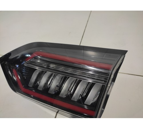 Фонарь крышки багажника правый внутренний