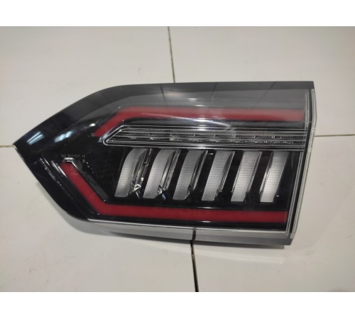 Фонарь крышки багажника правый внутренний